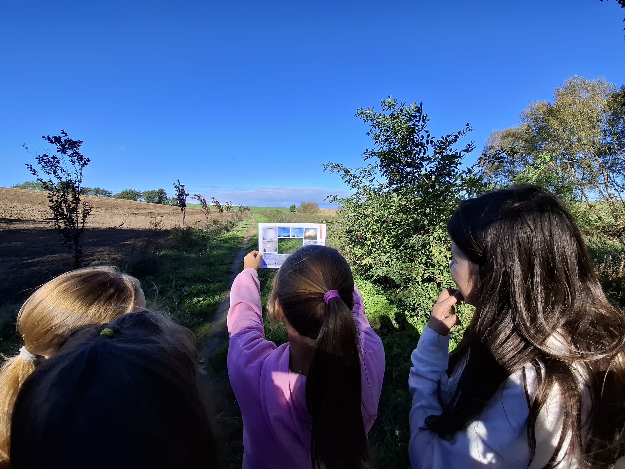 Projekt edukacyjny Terenowa NORDA zaangażował młodzież w poznawanie najbliższej okolicy.
