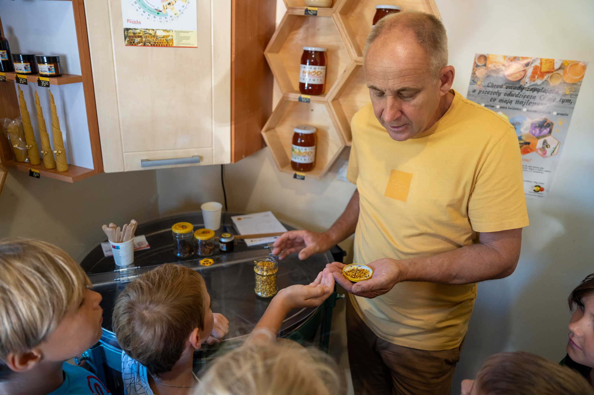 Dzieci mogły spróbować produktów pszczelich