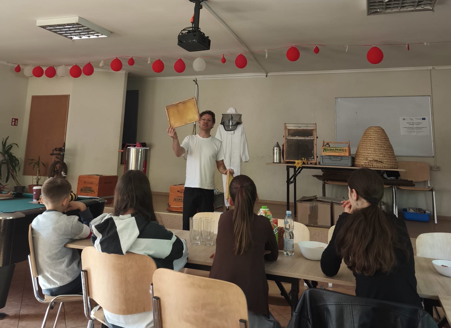 Rodzinne warsztaty pszczelarskie w gminie Dębnica Kaszubska