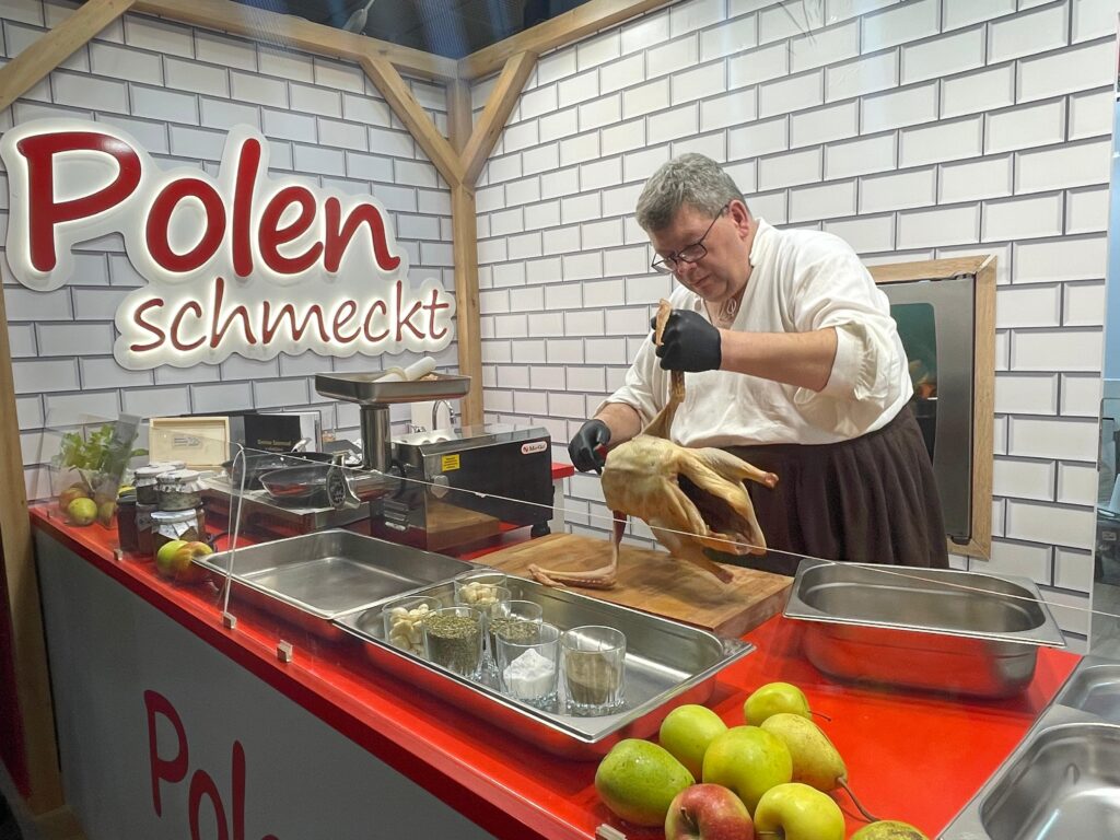 Pokaz kulinarny obróbki gęsiny